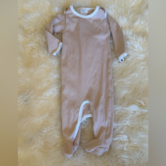 TUM TUM ONESIE - Picture 1 of 2